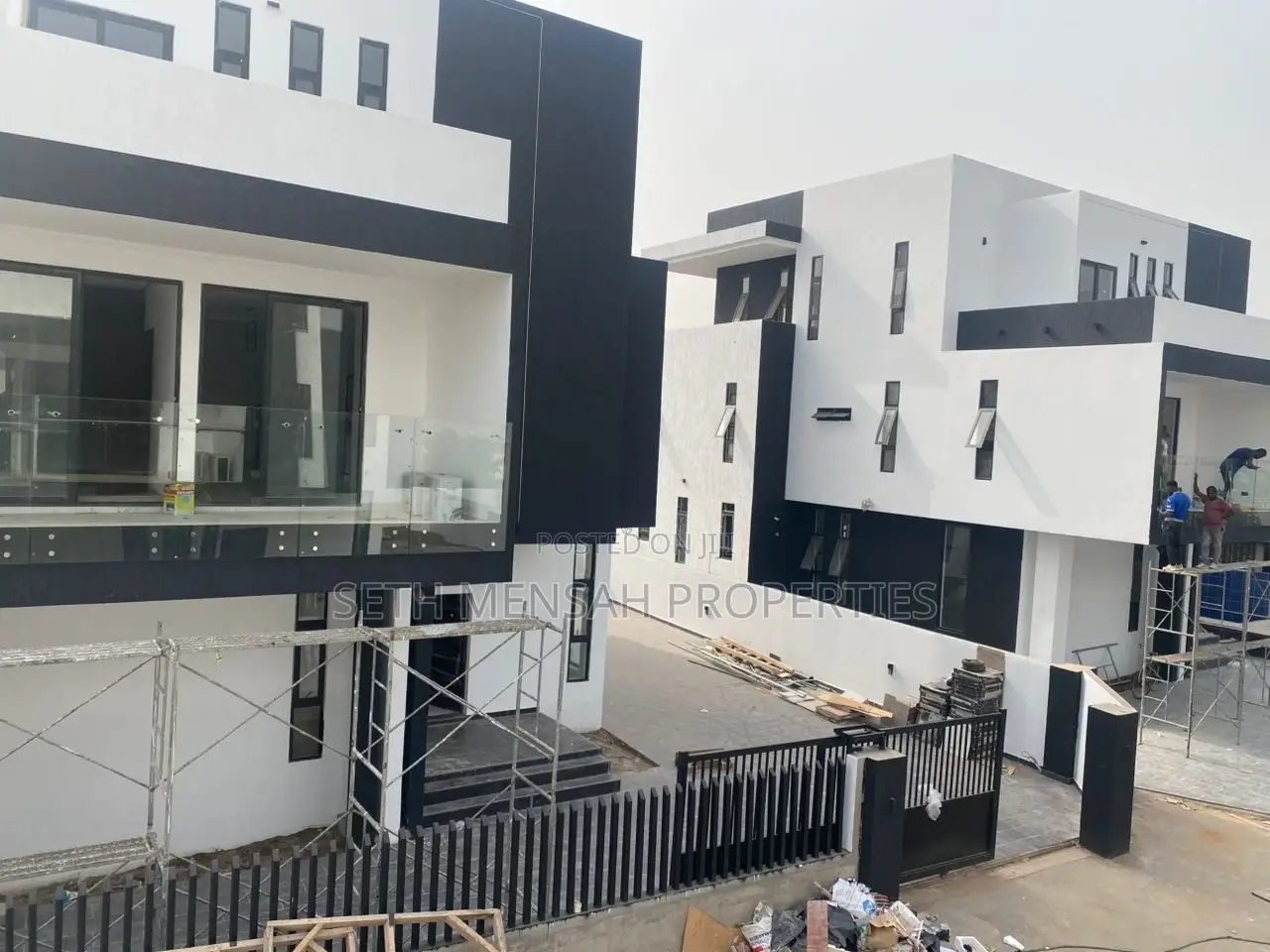 5bdrm Mansion in Skm, East Legon for sale