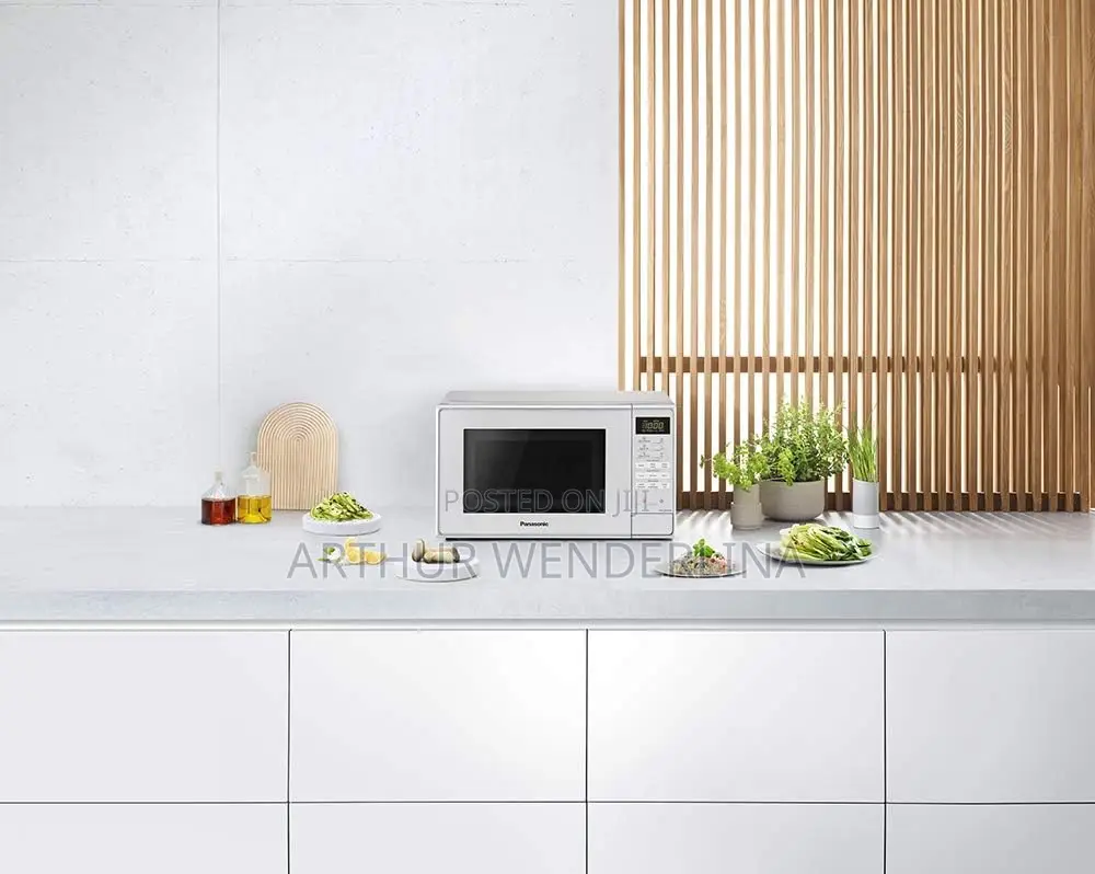 Panasonic 800W Standard 20L Microwave NN-E28JBMBPQ - Black