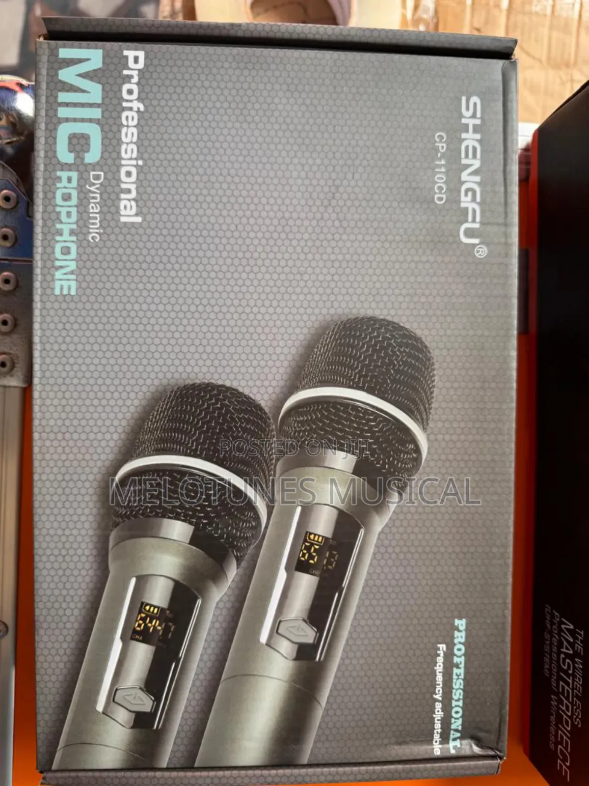 Shengfu CP-110CD Professional Dynamic Wireless Microphone