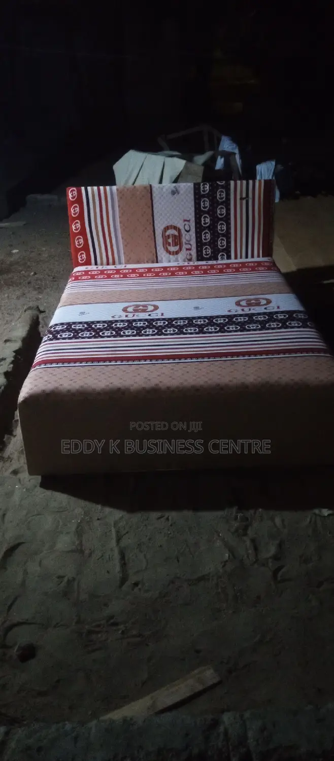 Inbuit Bed