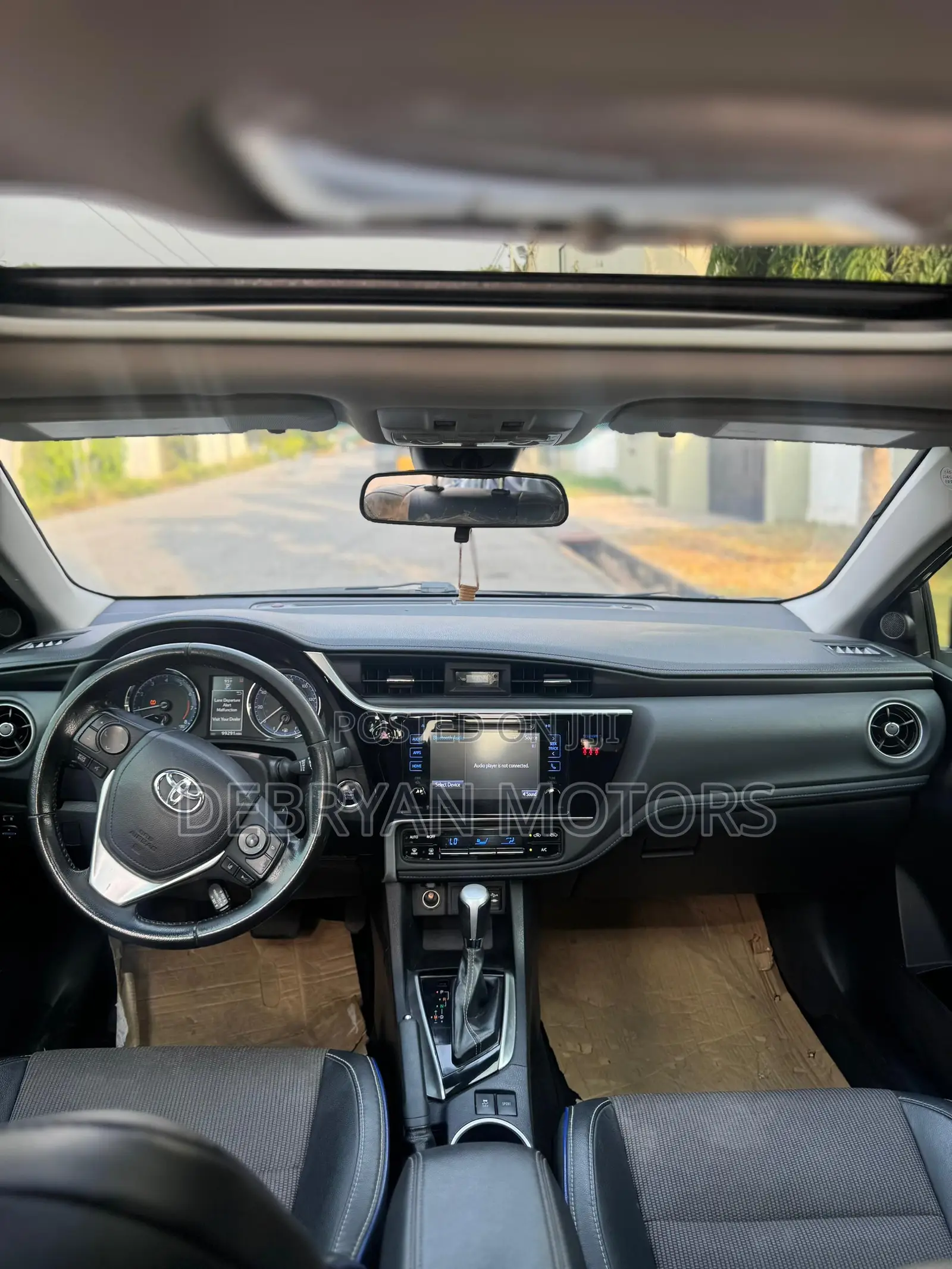 Toyota Corolla SE (1.8L 4cyl 6M) 2019 Brown