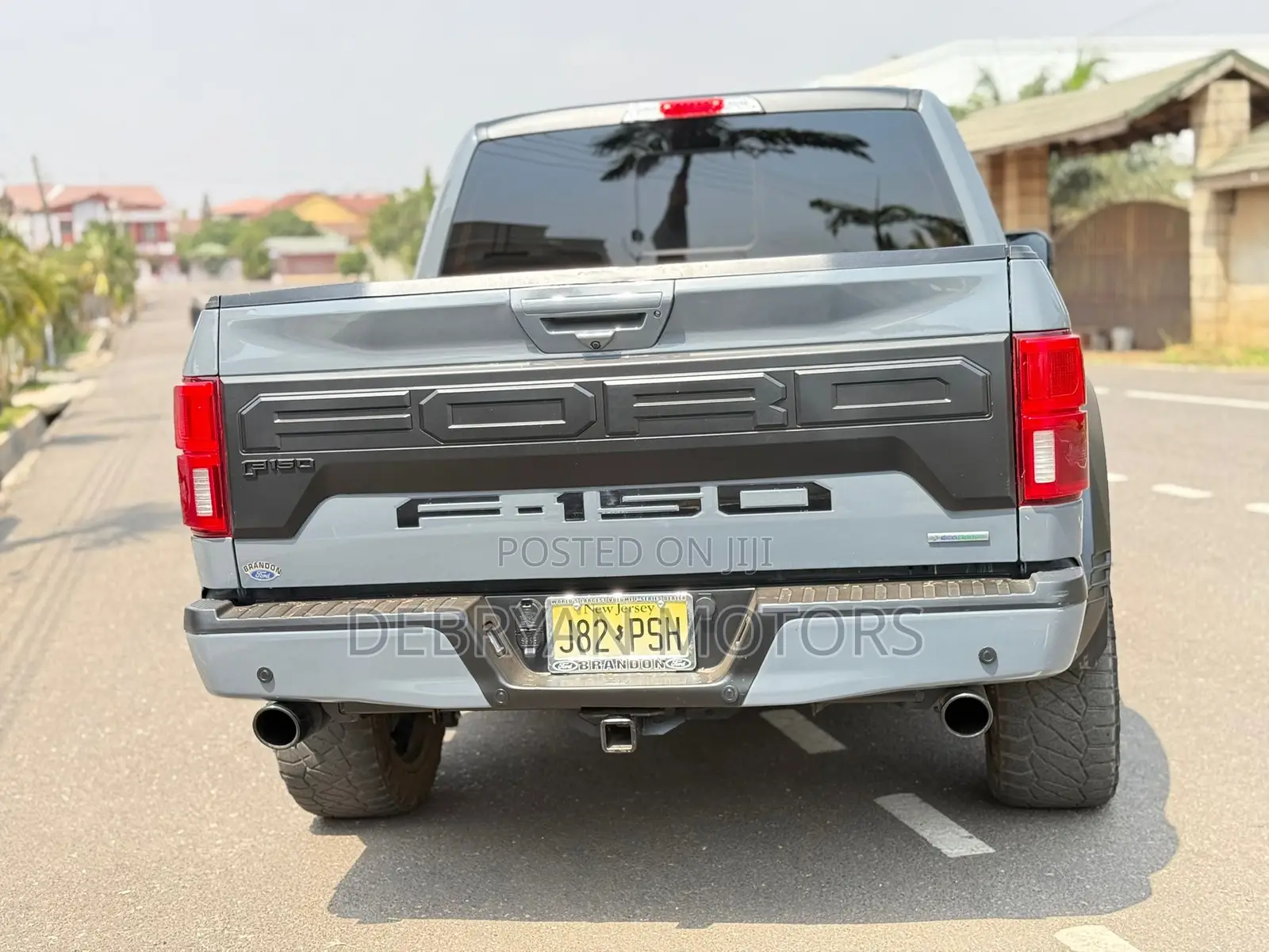 Ford F-150 Lariat 4x2 SuperCrew Cab Styleside 5.5 ft. box 145 in. WB