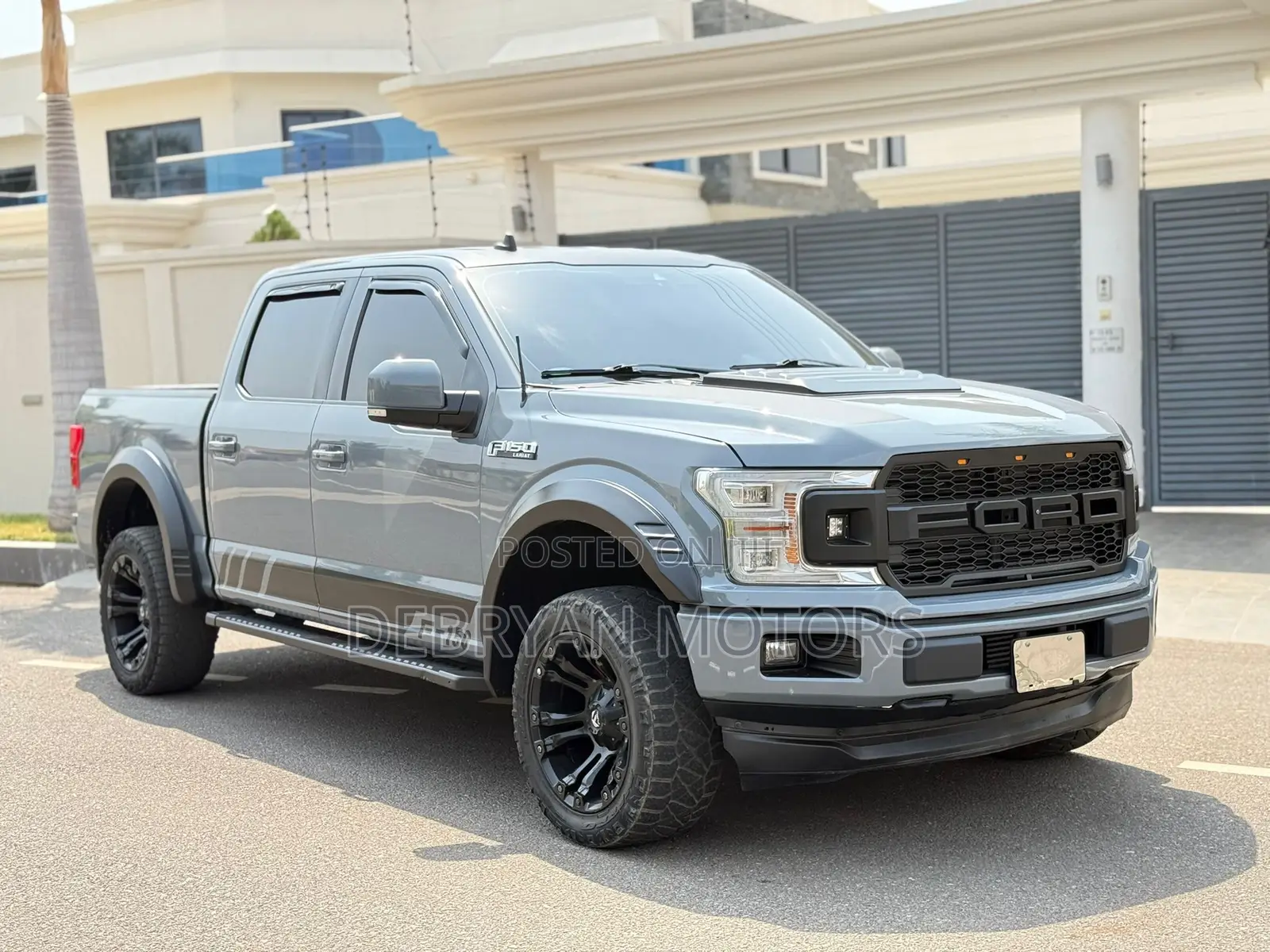Ford F-150 Lariat 4x2 SuperCrew Cab Styleside 5.5 ft. box 145 in. WB