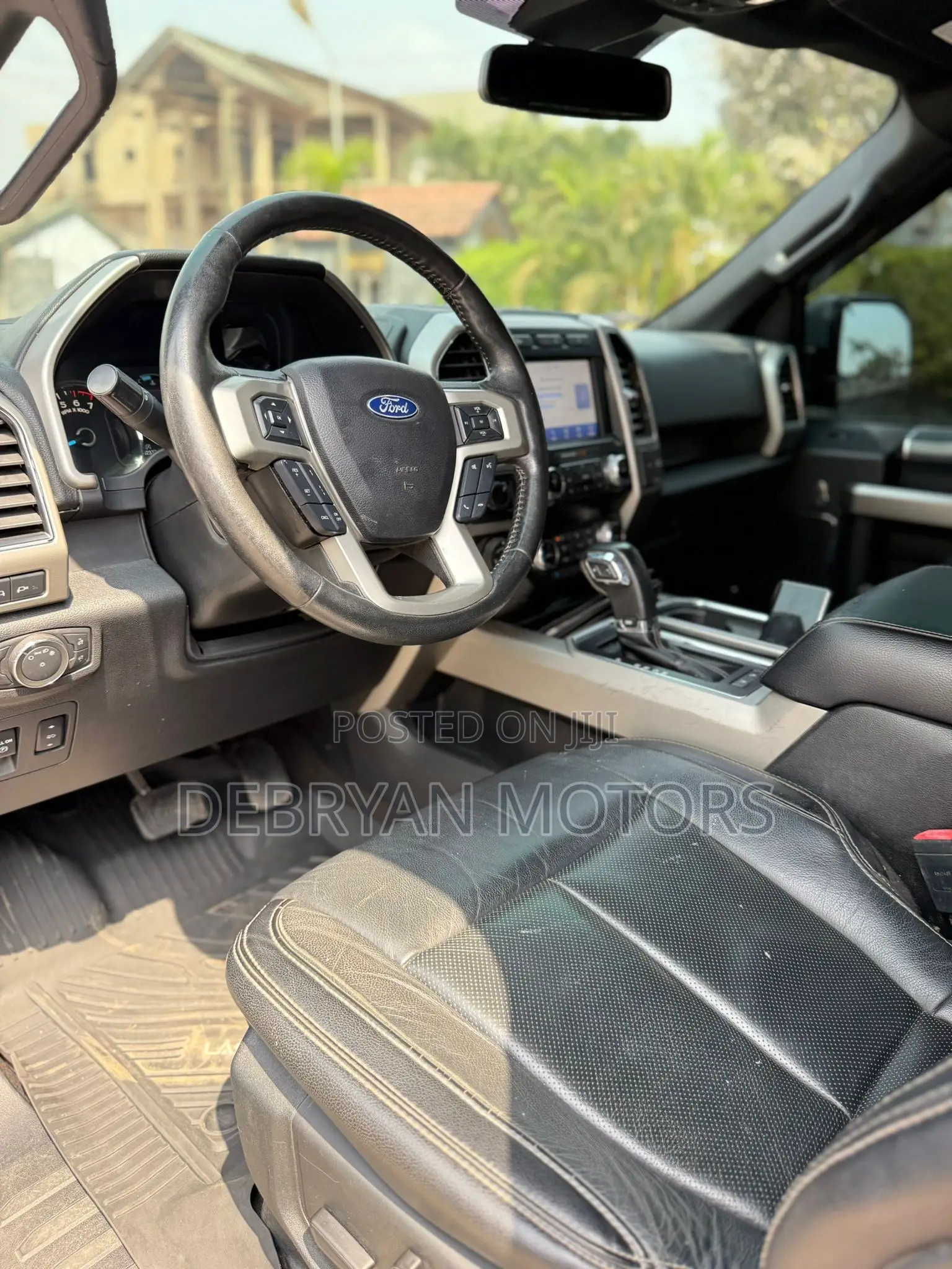 Ford F-150 Lariat 4x2 SuperCrew Cab Styleside 5.5 ft. box 145 in. WB
