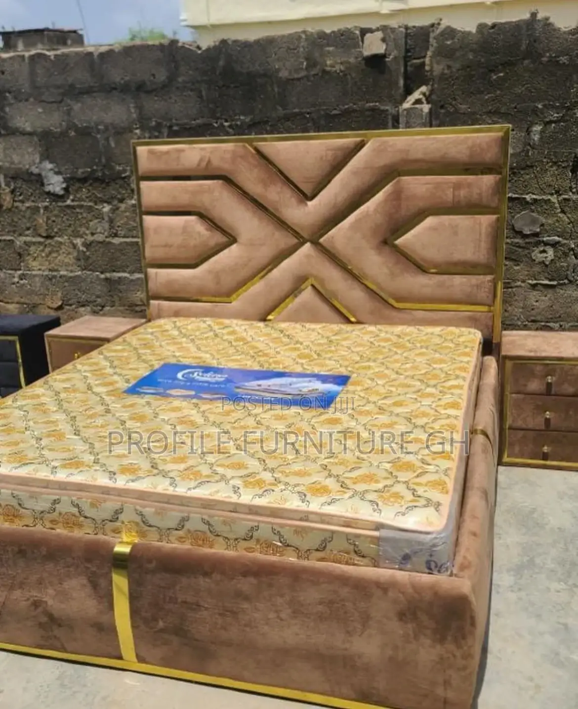 Queen Size Bedframe With Mattress and 2 Side Drawers