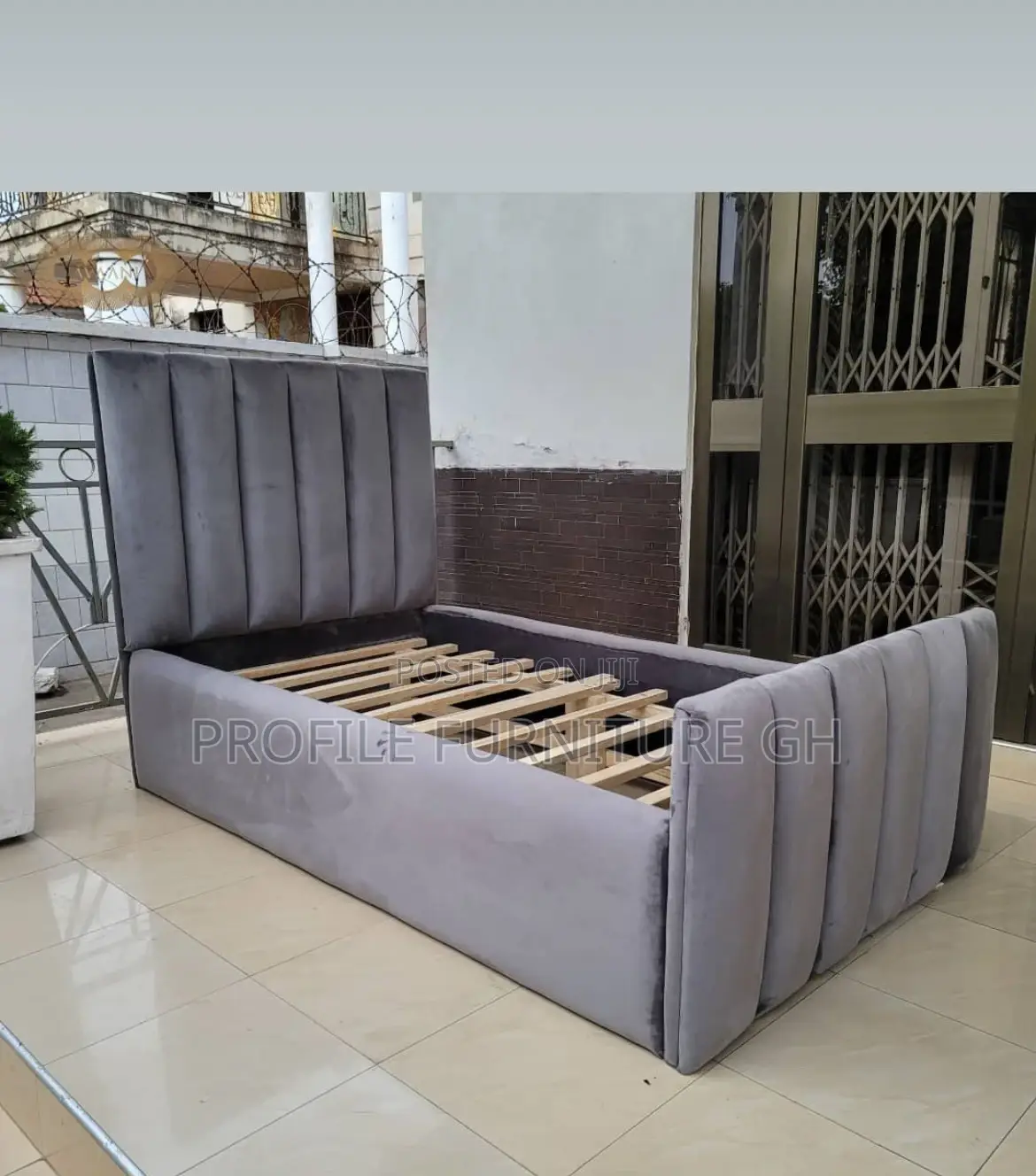 One And Half Bed Frame In Different Colors// Durable And Luxurious