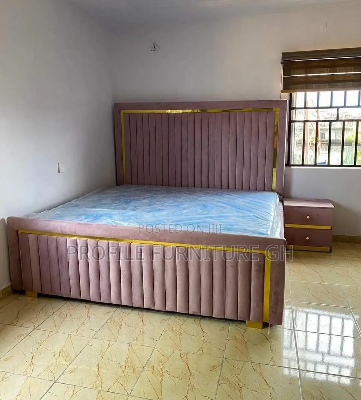 Queen Size Bedframe With One Side Drawer