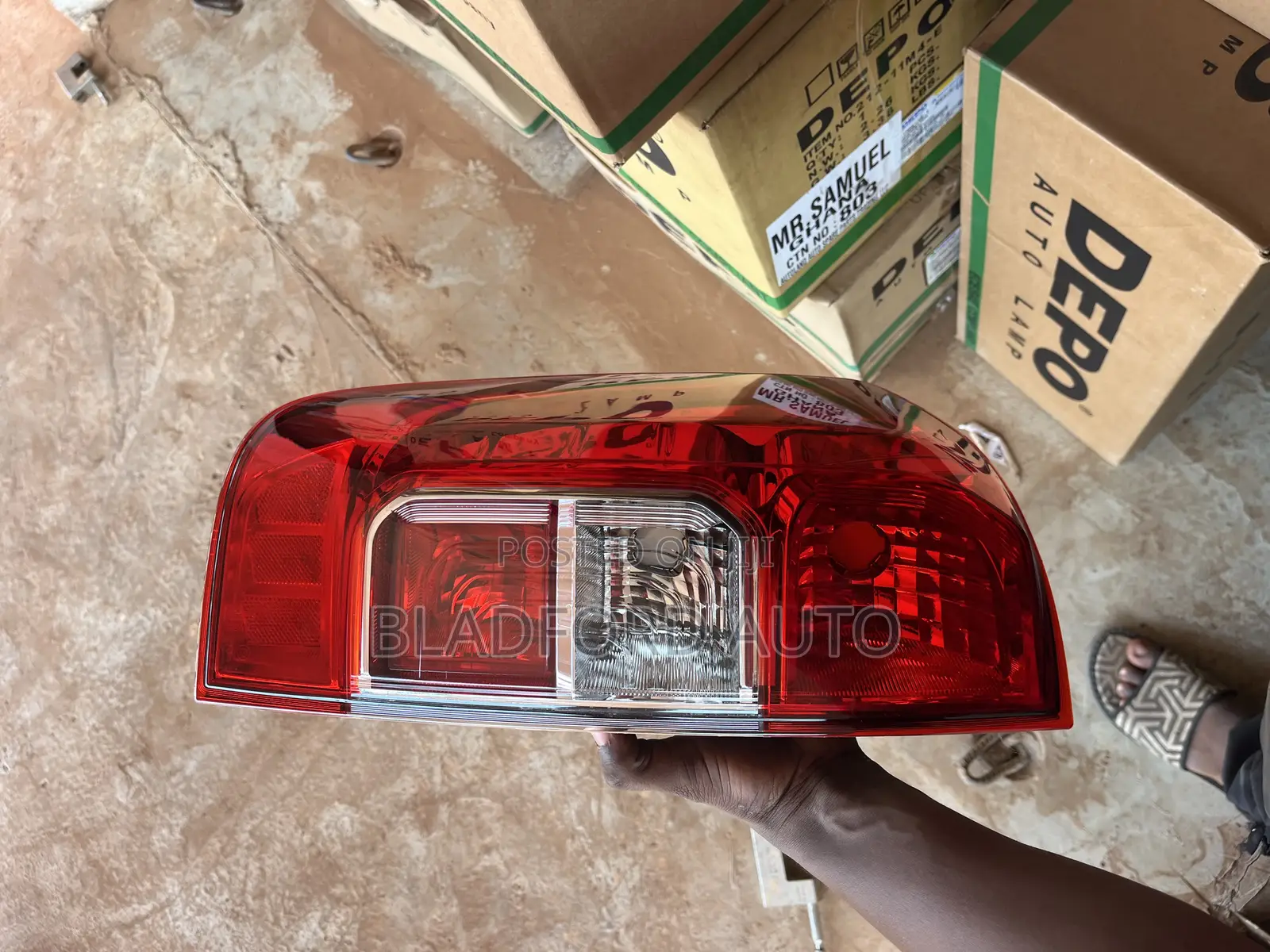 Navara 2015 Tailight Original DEPO Pair