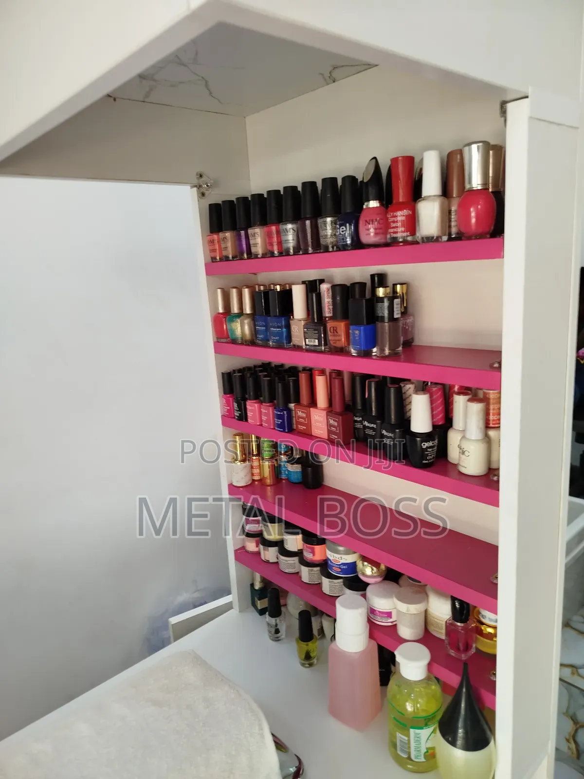 Custom Nails Desk