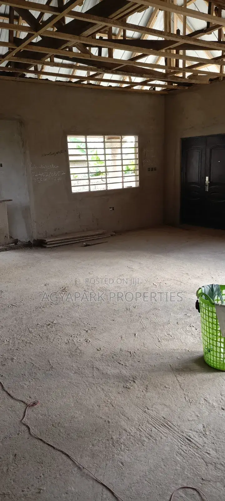 5bdrm House in Amasaman Achiaman for sale
