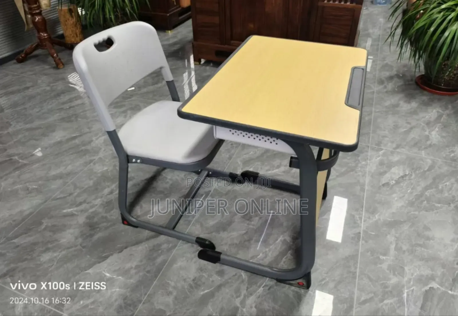 Kids Study Table and Chairs Crip