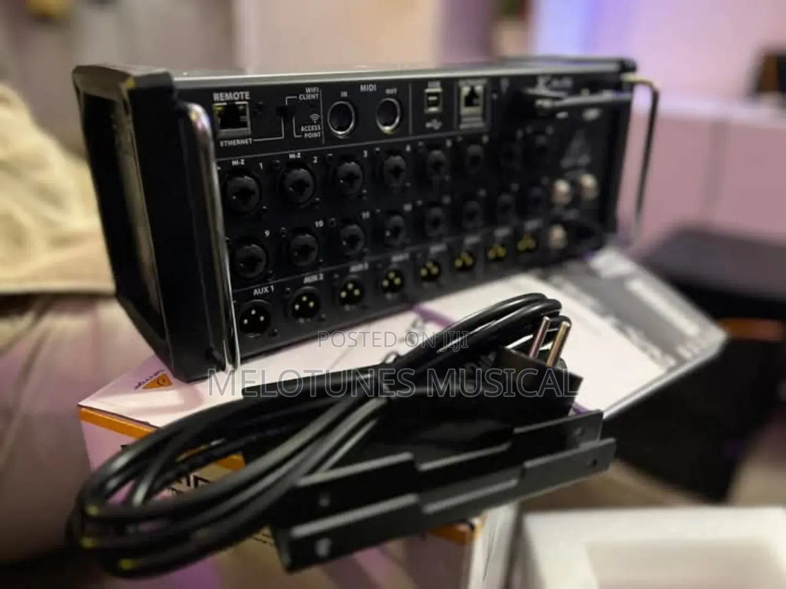 Behringer Xair Xr18 18-Channel 12-Bus Portable Digital Mixer