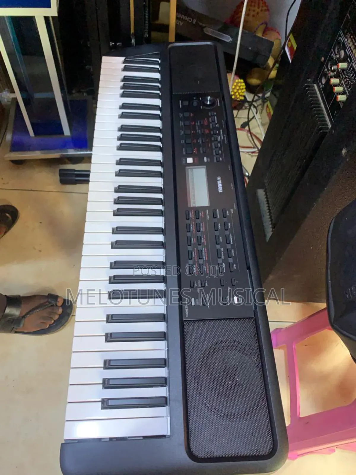 Yamaha PSR-383 61-Key Keyboard