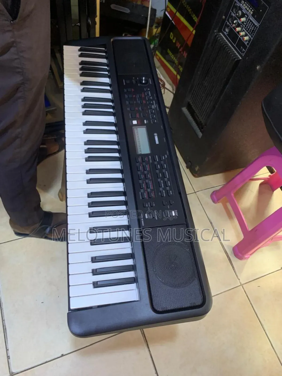 Yamaha PSR-383 61-Key Keyboard