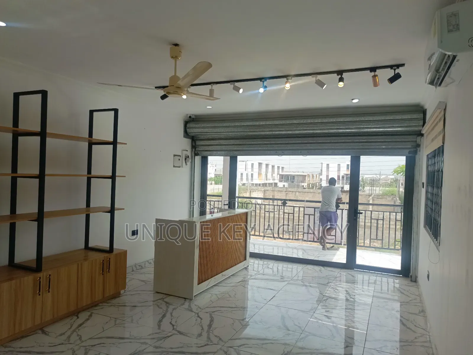 Shop to Let in Tse Addo