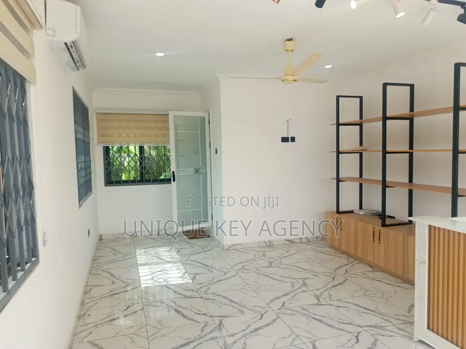 Shop to Let in Tse Addo
