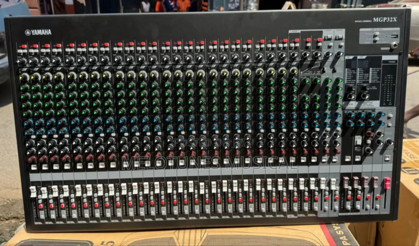 Yamaha Mgp32x 32-Channel Mixer With Effects