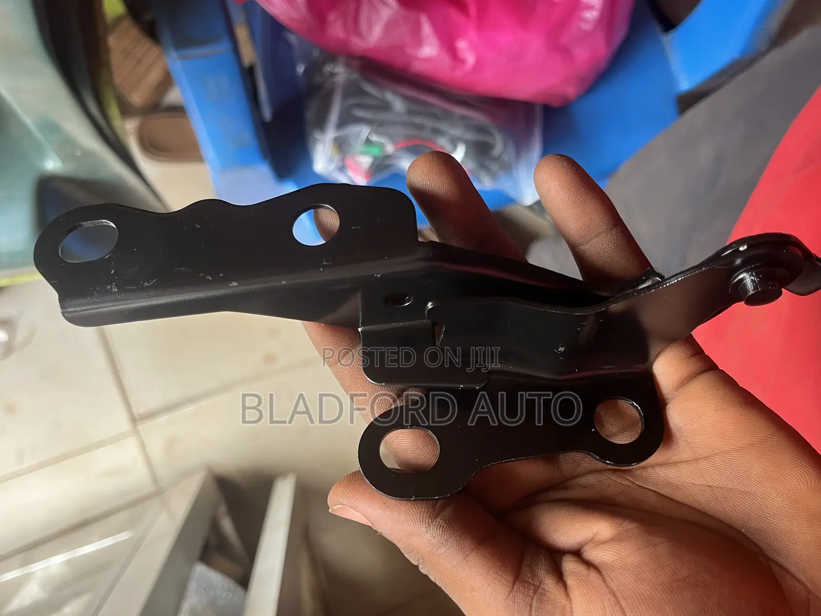 Hilux 2012 Bonnet Inches Pair