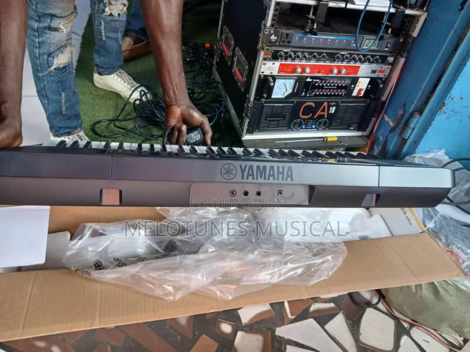 Yamaha PSR-E283 61 Key Portable Keyboard