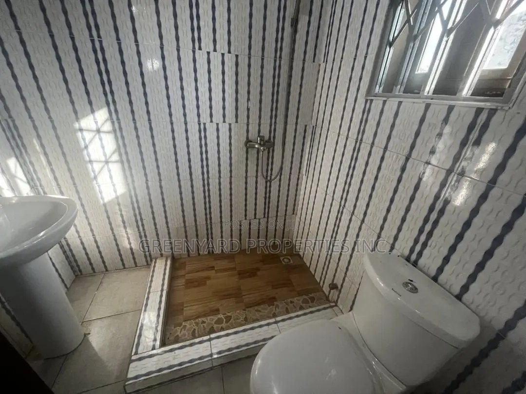 3bdrm House in Amrahia, Adenta for sale
