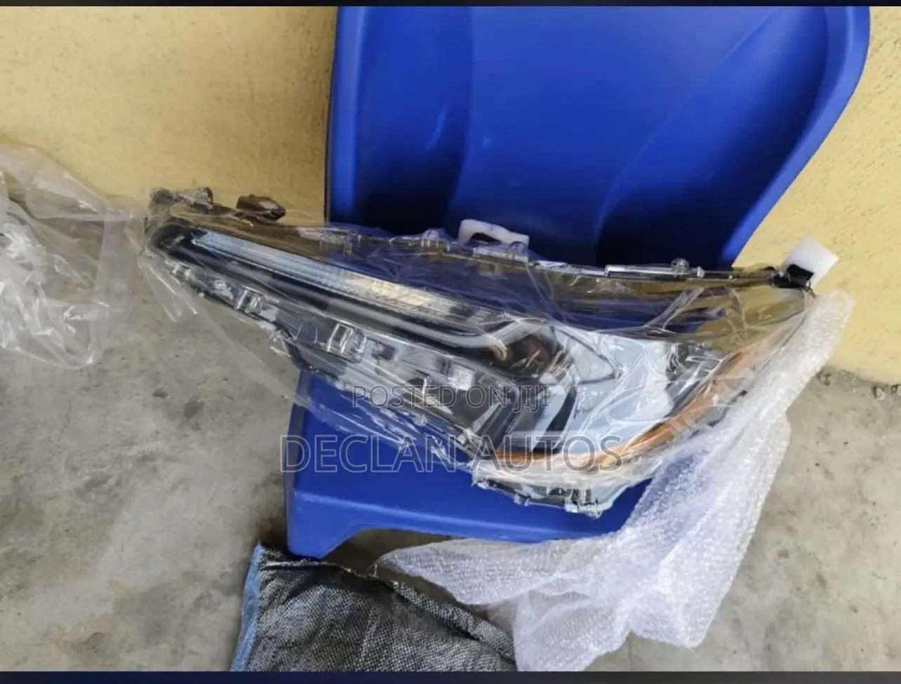 Corolla 2020 USA Le Headlights