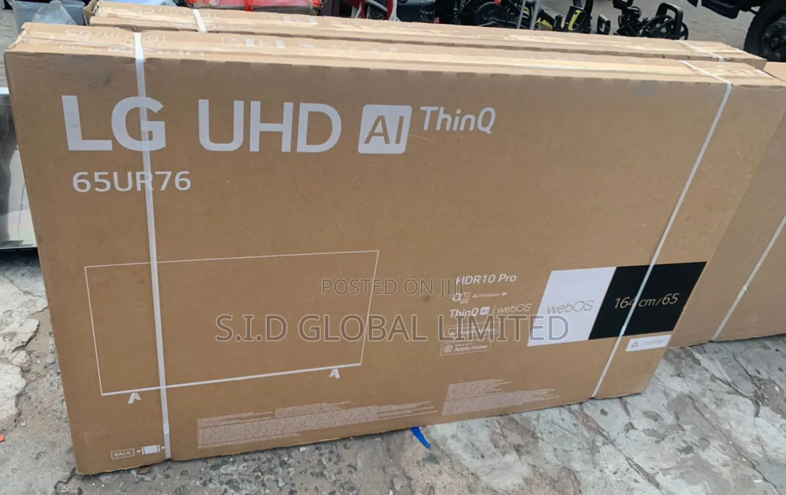 Netflix and Chill With LG 65UR76 65" UHD Smart TV 2023