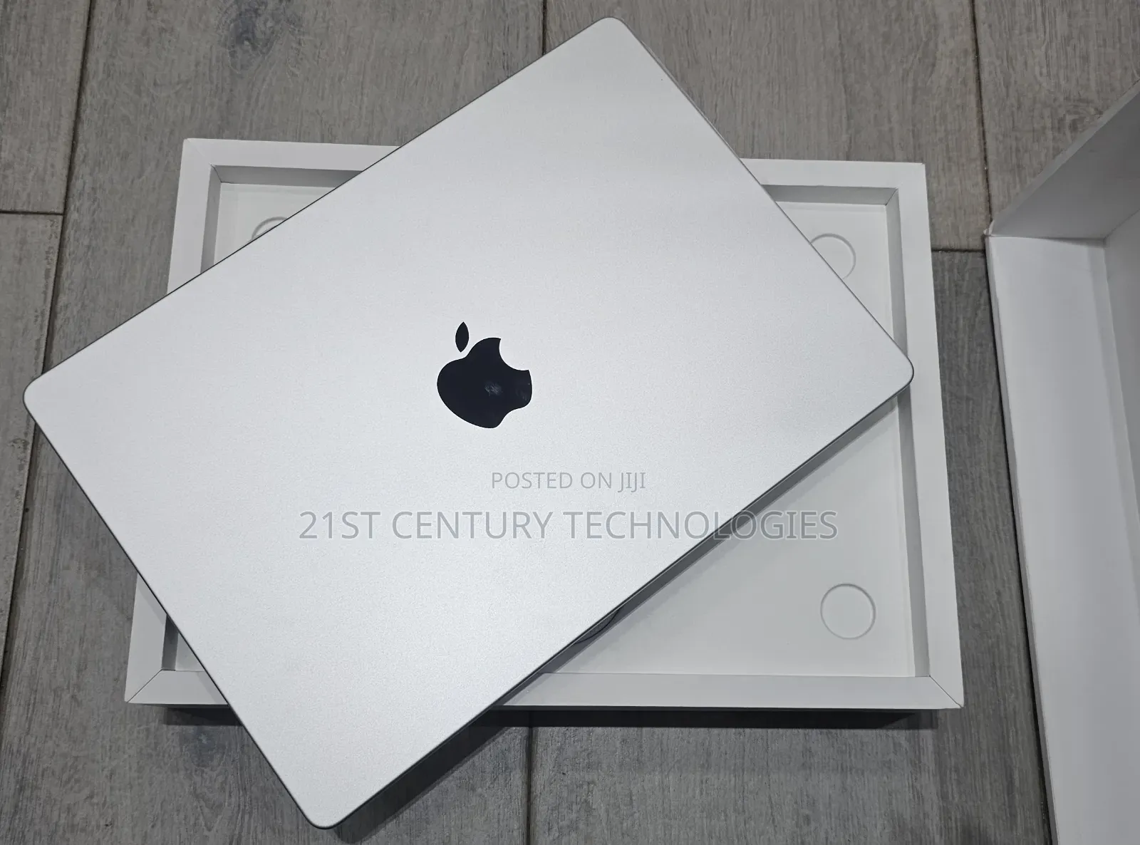 Laptop Apple MacBook Pro 2023 M3 14-Inch 18GB Apple M3 Pro SSD 512GB