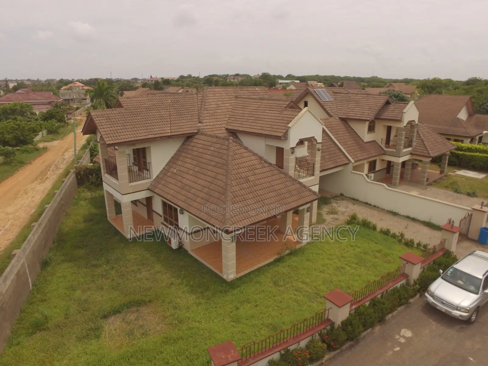 4bdrm Duplex in Gated Estate, Accra Metropolitan for rent