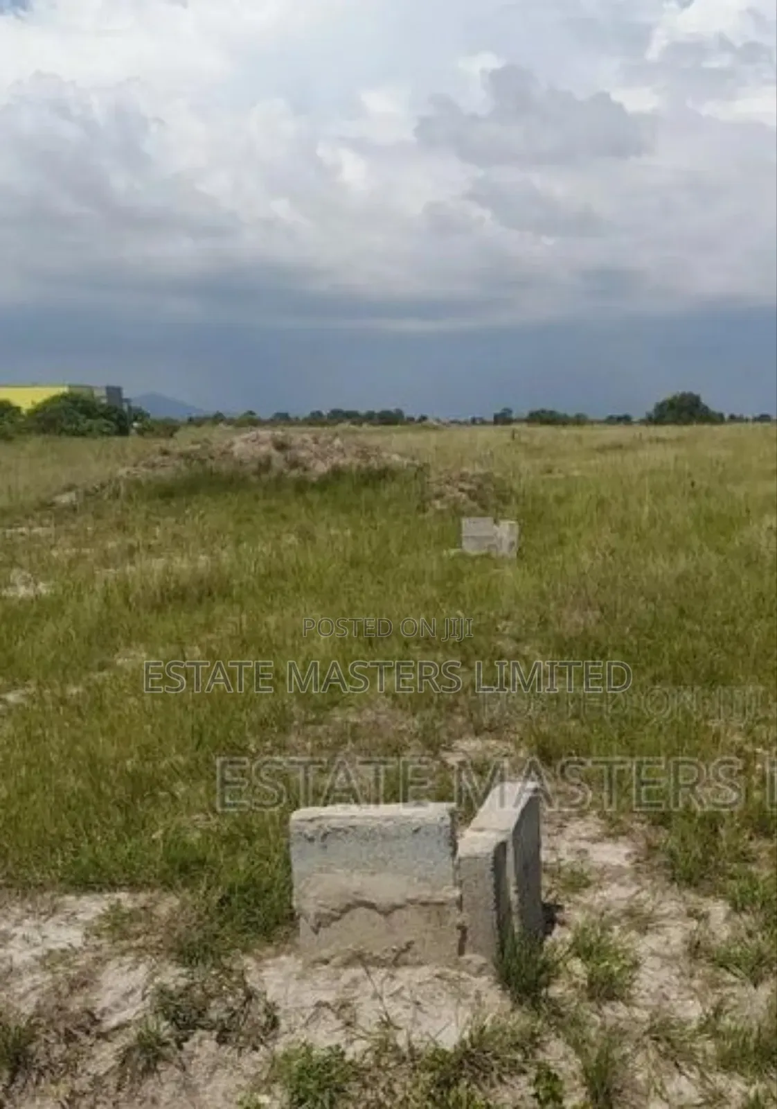 Land Close to Nature and a Developing Estate Community,Pram