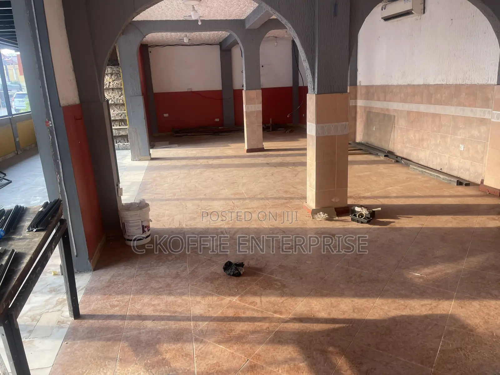 Showroom of 300sqm + at North Kaneshie Industrial Area 4 Rent