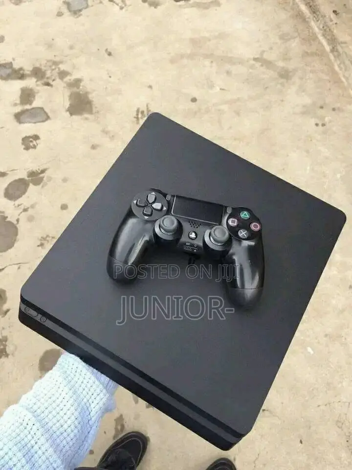 PLAYSTATION 4 Slim CUREENT FC27 2 Pads and 10 More Installed Games