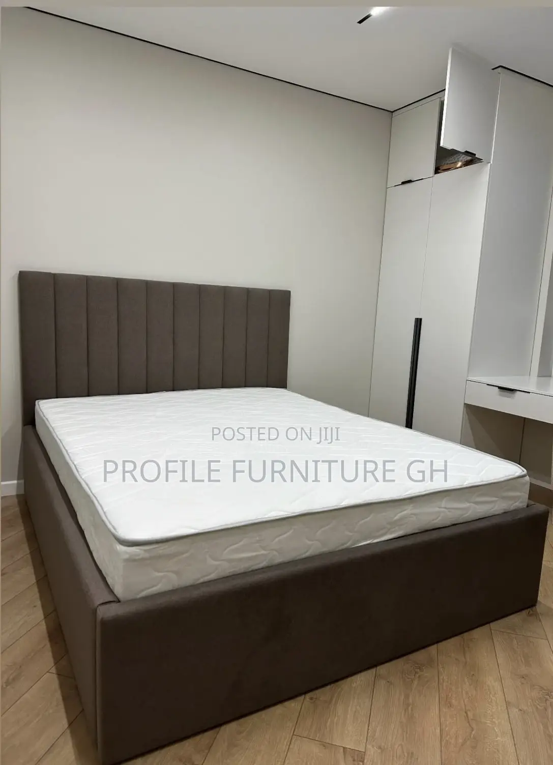 Innovative Designs Queen Size Bedframe With Mattress