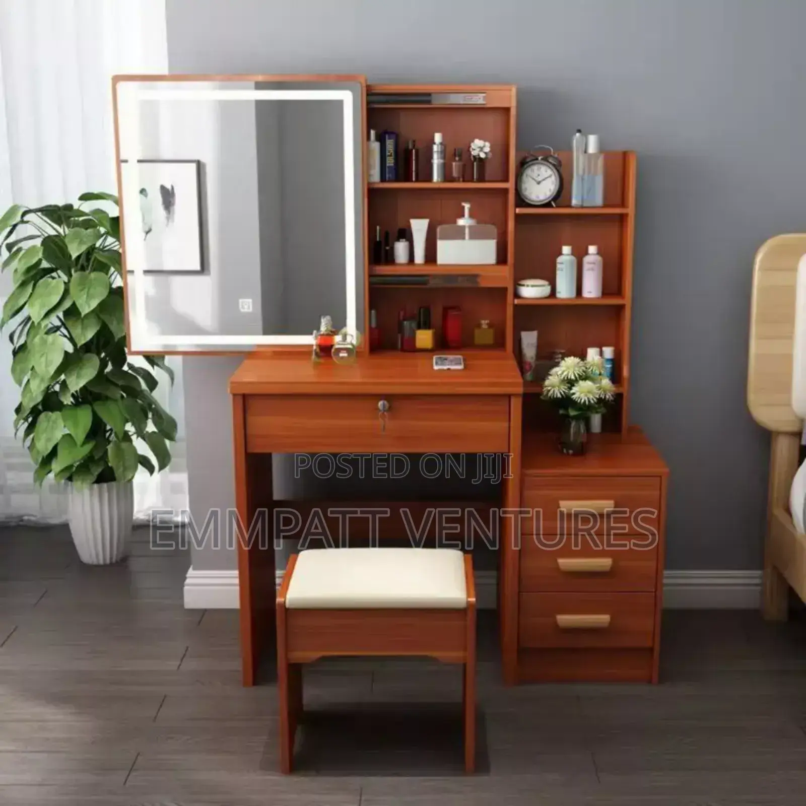 Quality Dressing Mirror With Chair