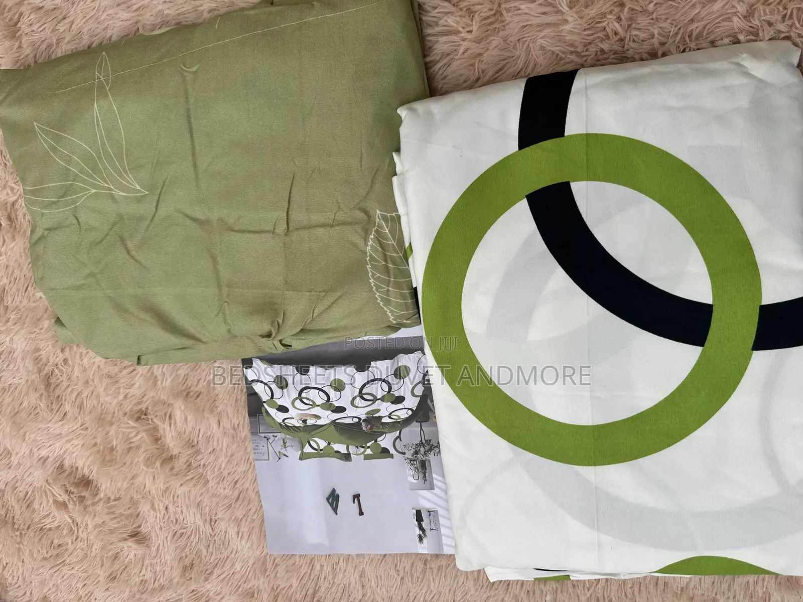 Green and White Bedsheet Set