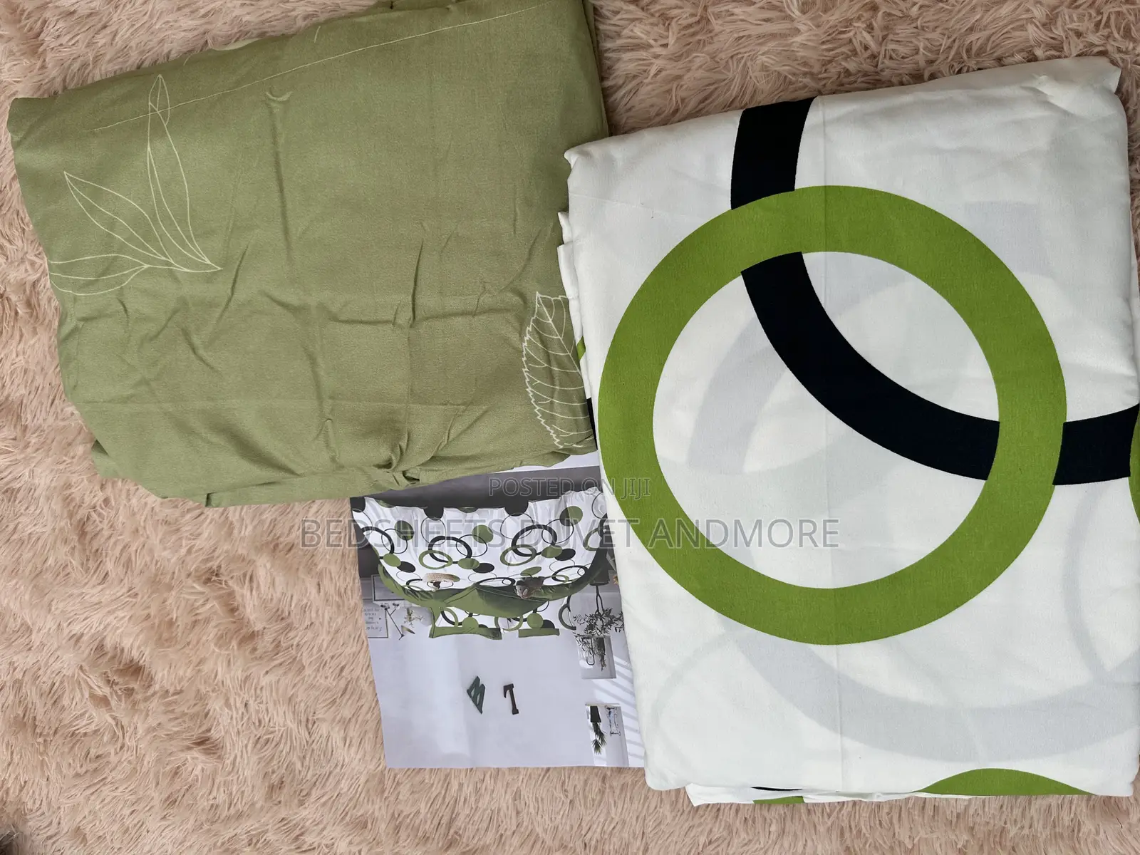Green and White Bedsheet Set