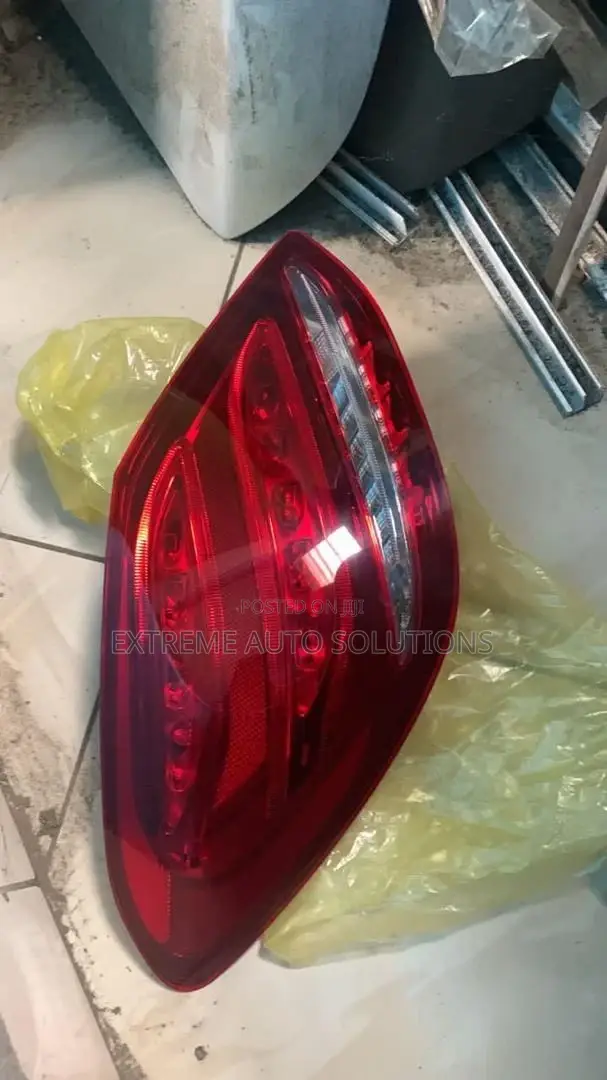 2015 C300 Taillight Pink Socket Driver Side