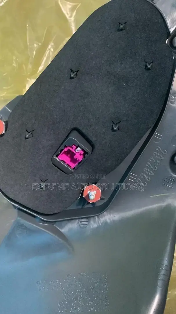 2015 C300 Taillight Pink Socket Driver Side
