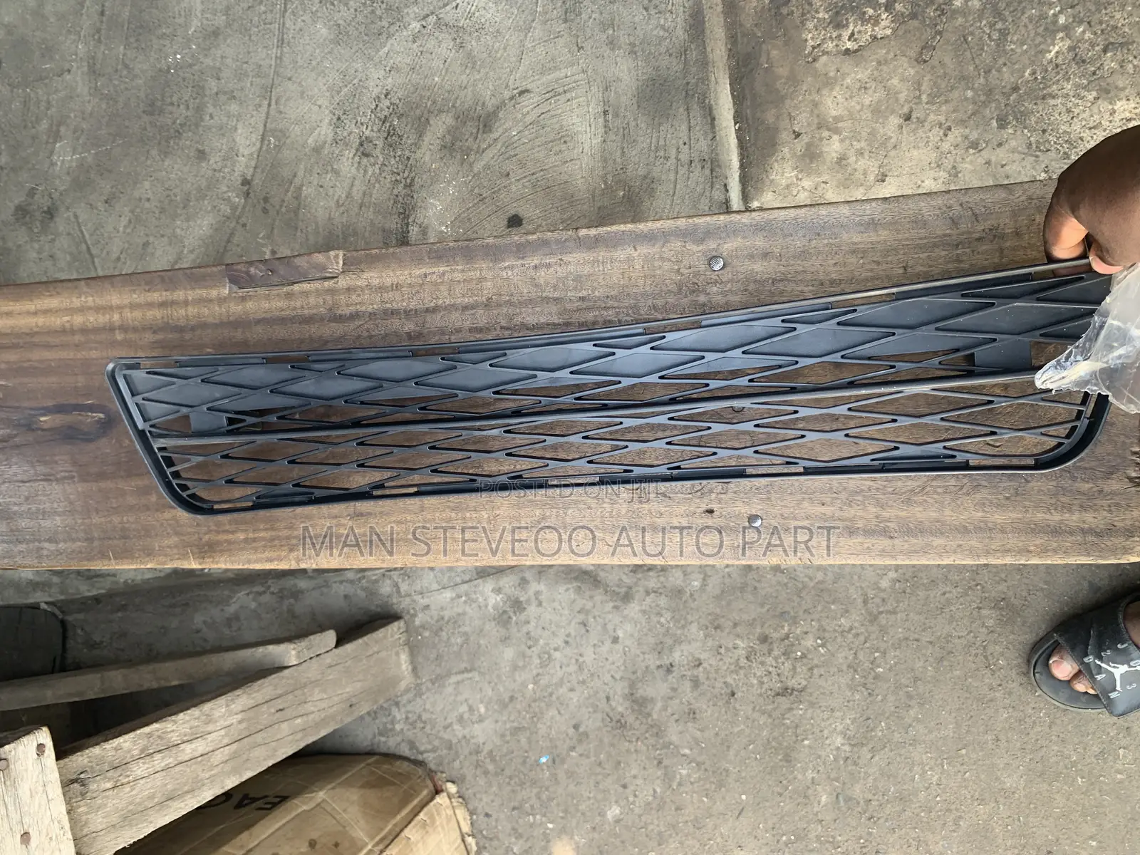 Toyota Matrix Bumper Grill 2009-012
