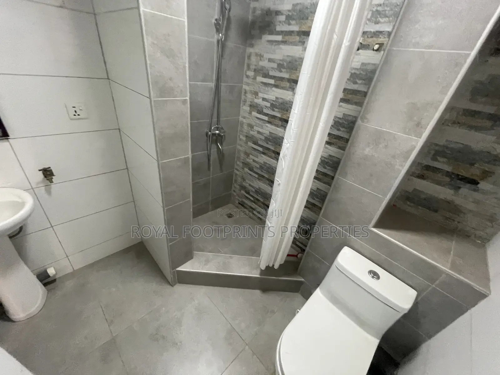 1bdrm Apartment in Royal Footprints, Lake Side Estate for rent