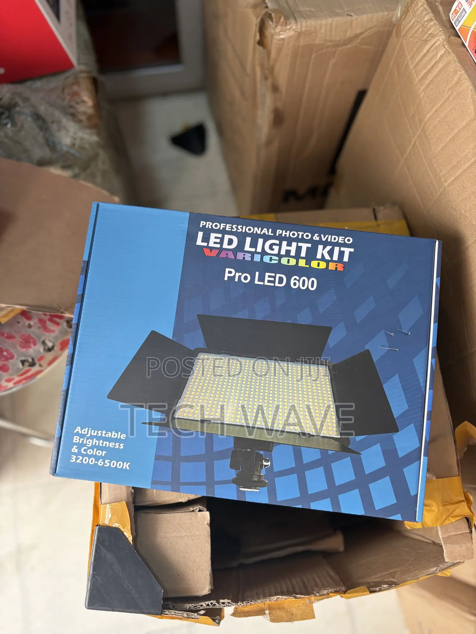 Pro Led 600 With Batteries, Adapter, Tripod Stand