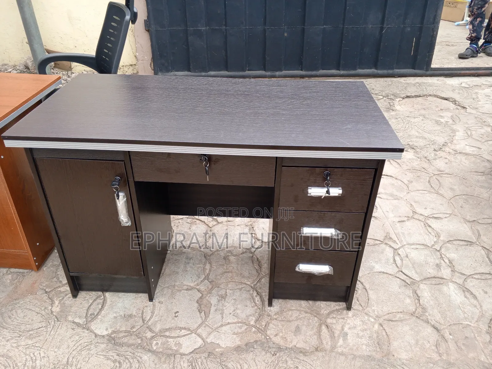 Single Desk for Office