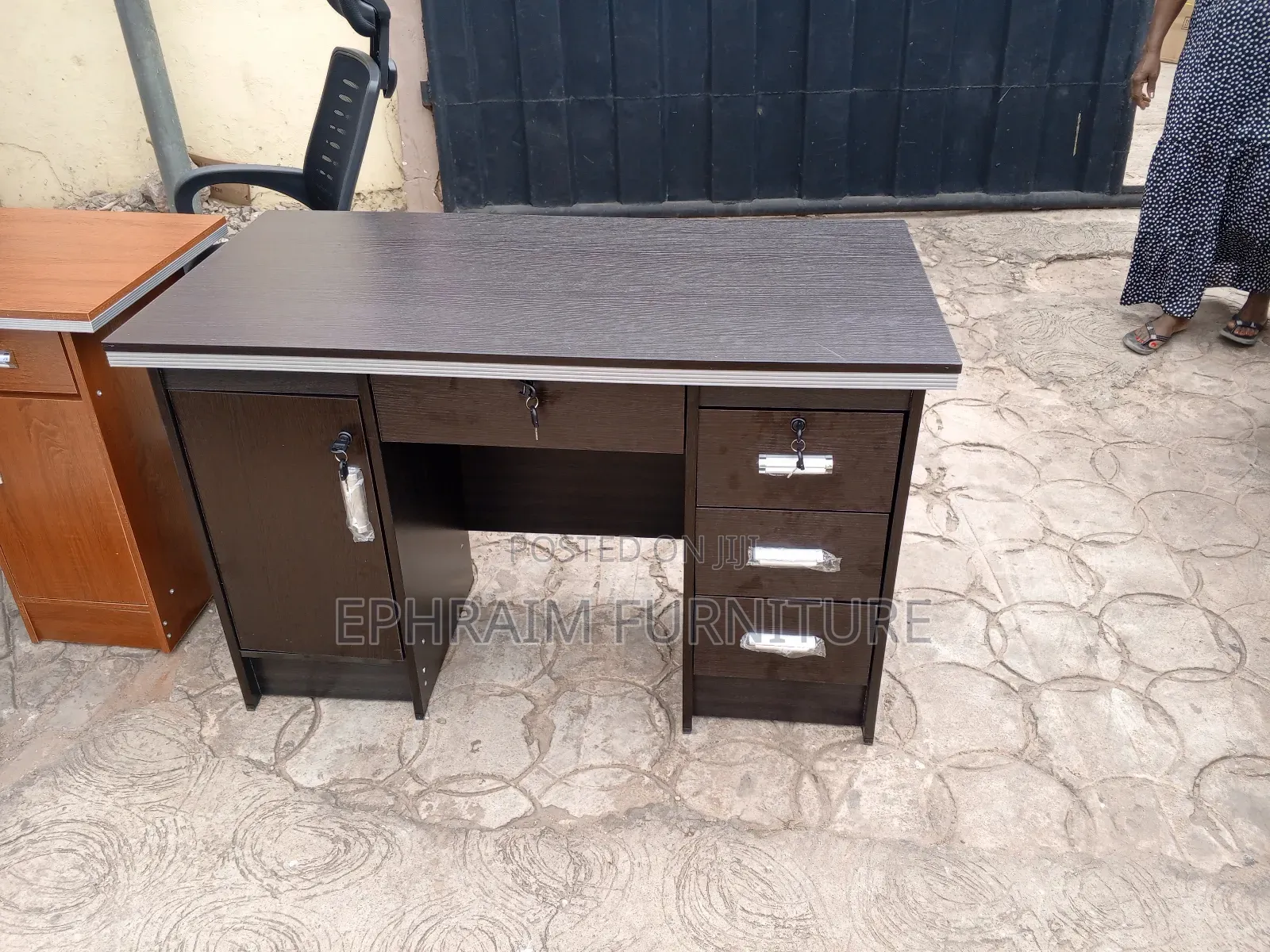 Single Desk for Office