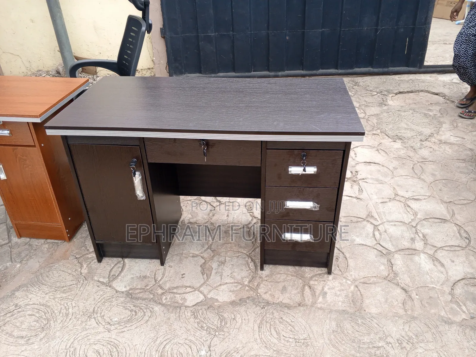 Single Desk for Office