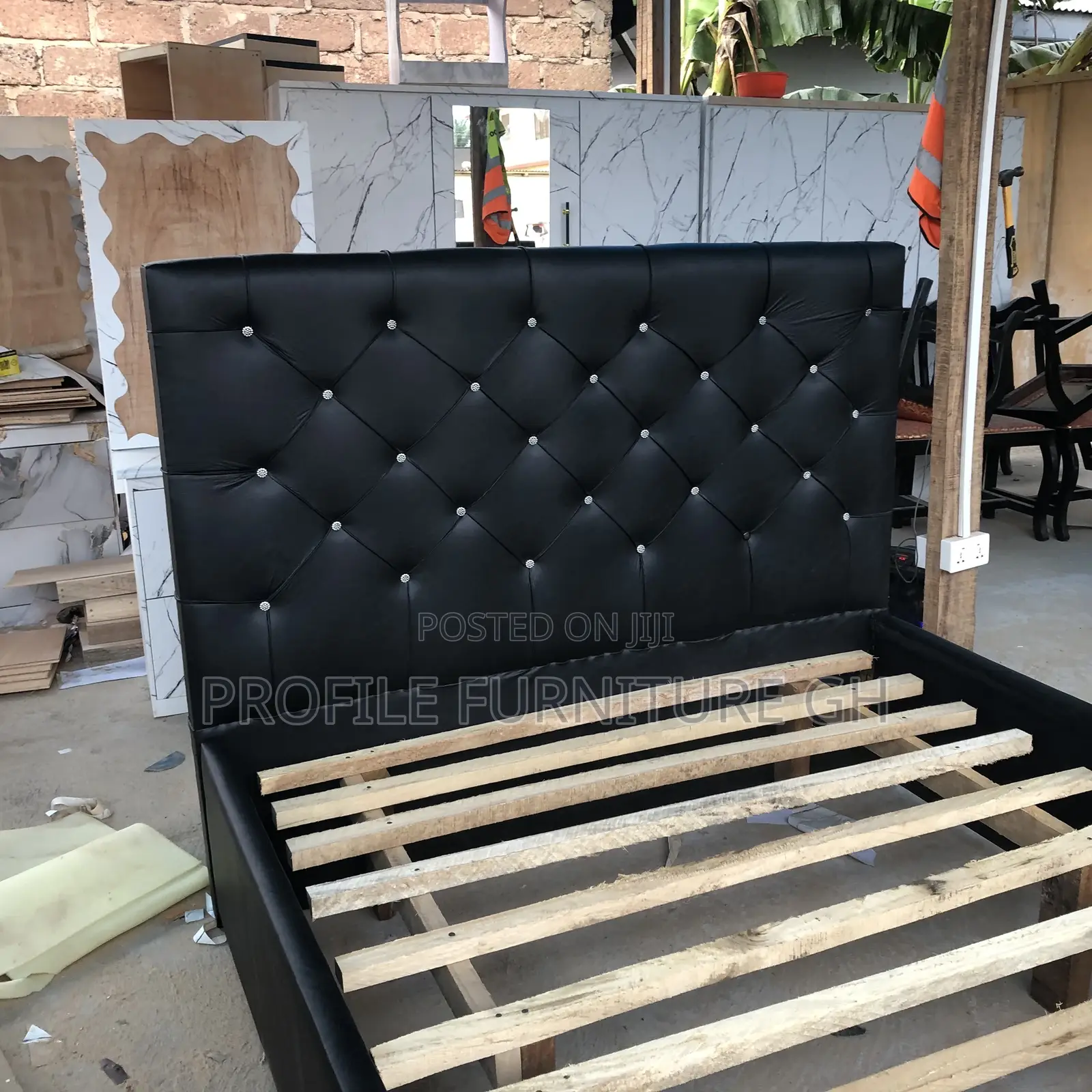 Incendiary Stylish Black Double Bed-frame//  Durable And Luxurious