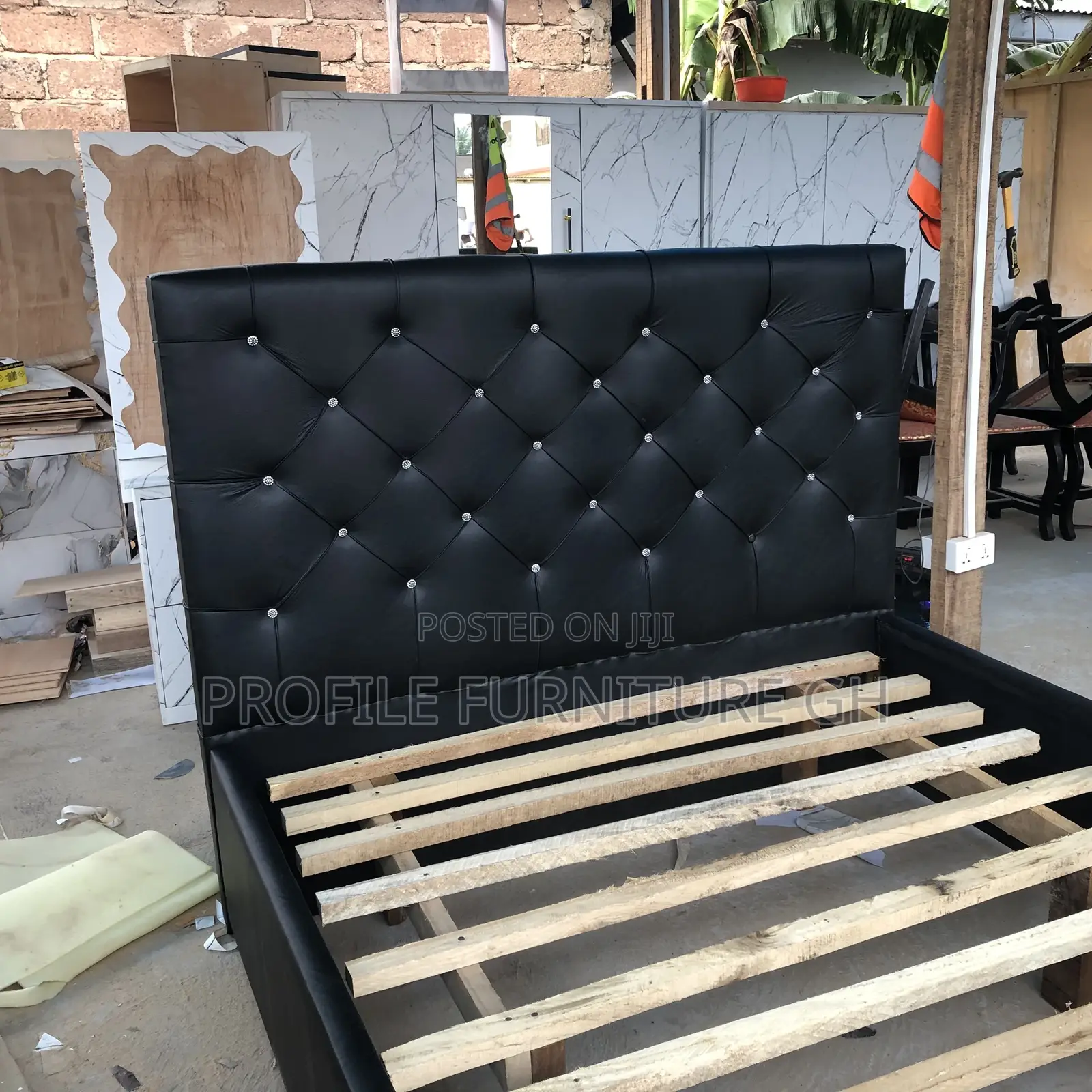 Incendiary Stylish Black Double Bed-frame//  Durable And Luxurious