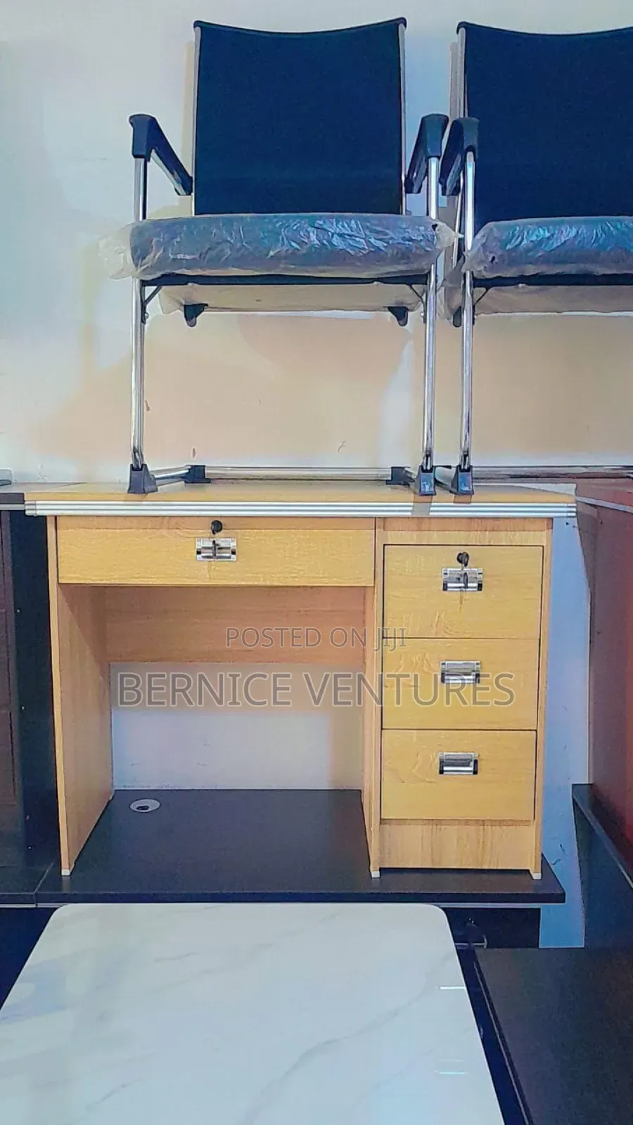 Space-Saving Desk