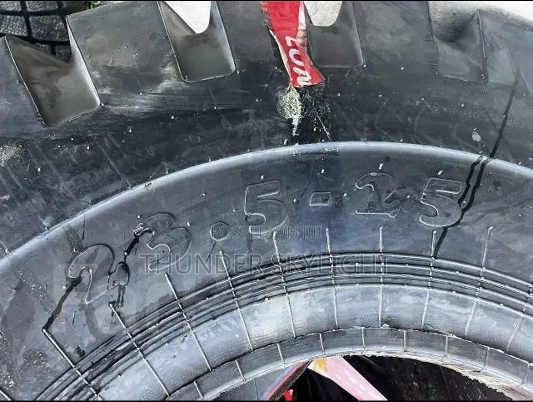 23.5-25 Loader Tire 20pr  Long March S-102

Otr