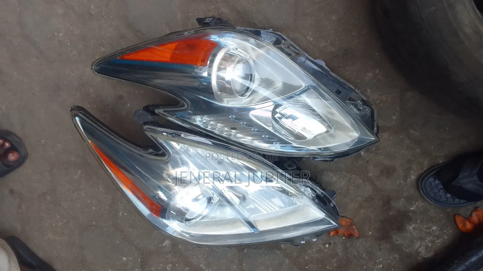 Toyota Prius 2010-2014 Headlight Pair.