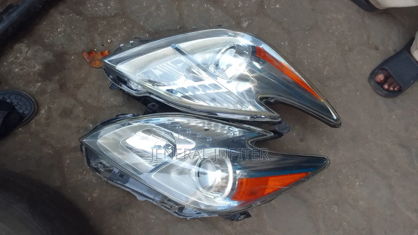 Toyota Prius 2010-2014 Headlight Pair.