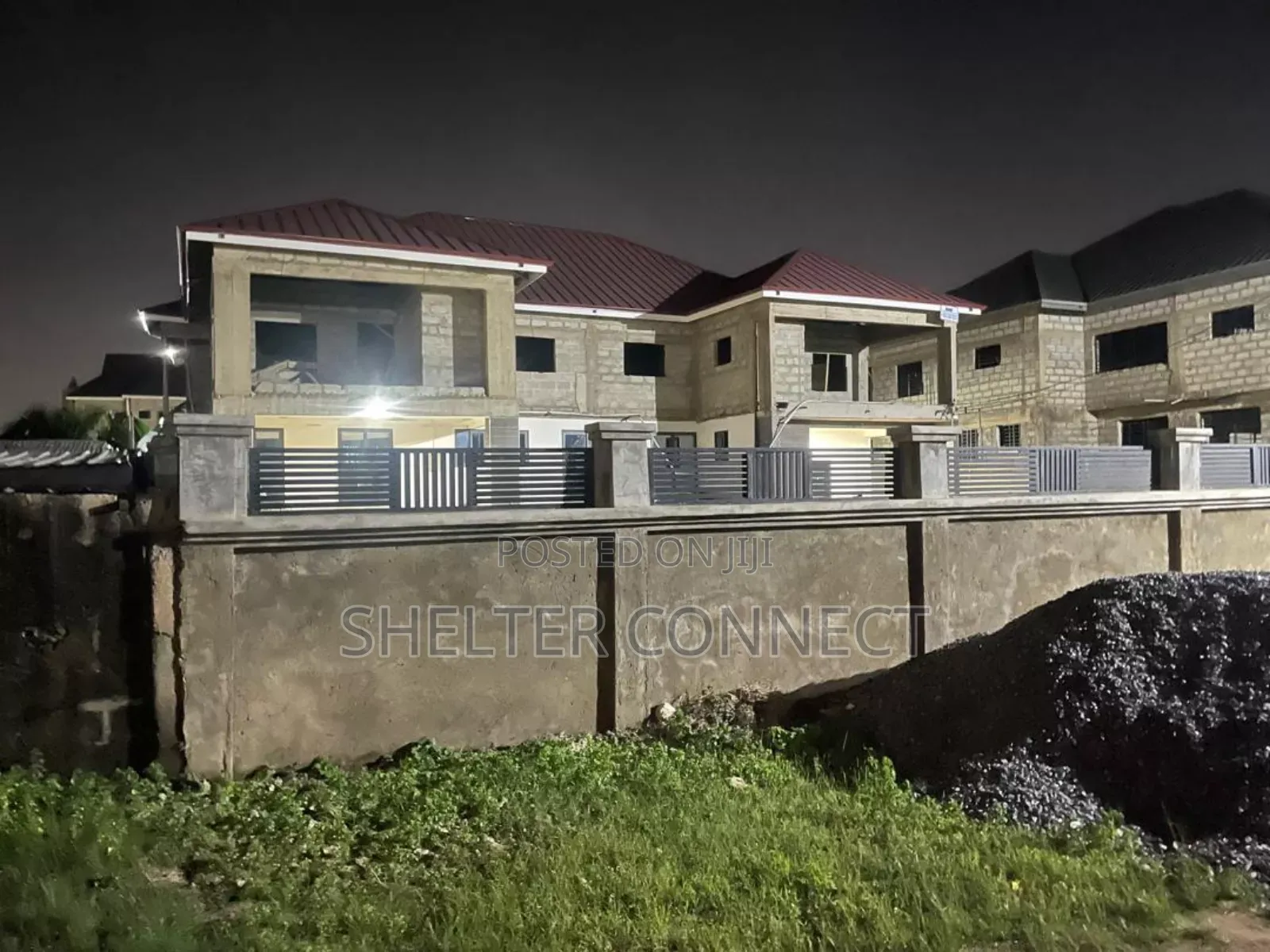 8bdrm Apartment in Pantang, Pentecost for sale